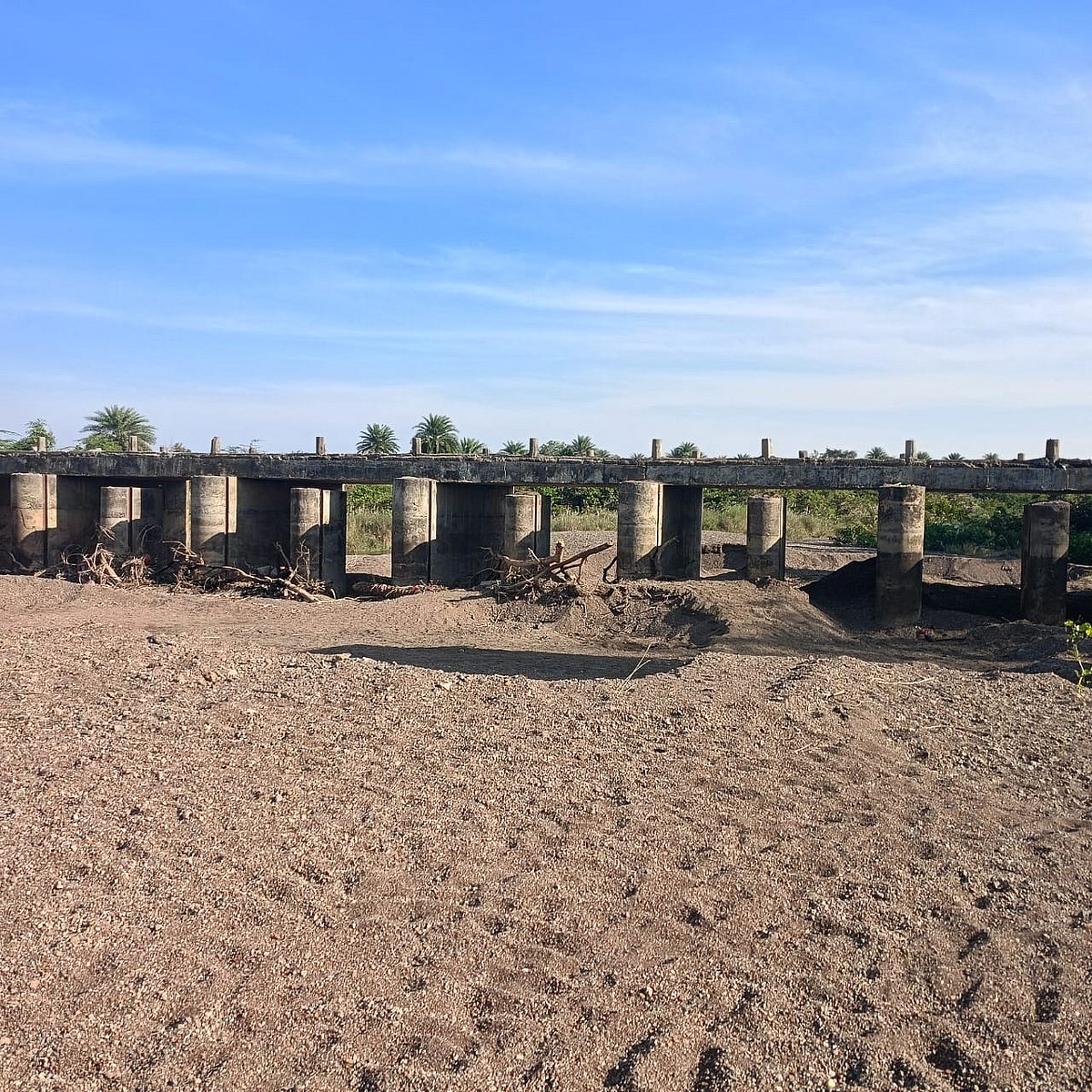 ಗೇಟ್‌ಗಳು ಅಳವಡಿಸದೇ ಭಣಭಣ!