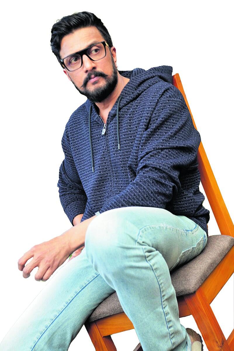 ‘ಮ್ಯಾಕ್ಸ್‌’: ರಂಜನೆ ಭರಪೂರ, ಸಂದೇಶ ಕೊಂಚ ಸುದೀಪ್‌ ಫಿಲಾಸಫಿ