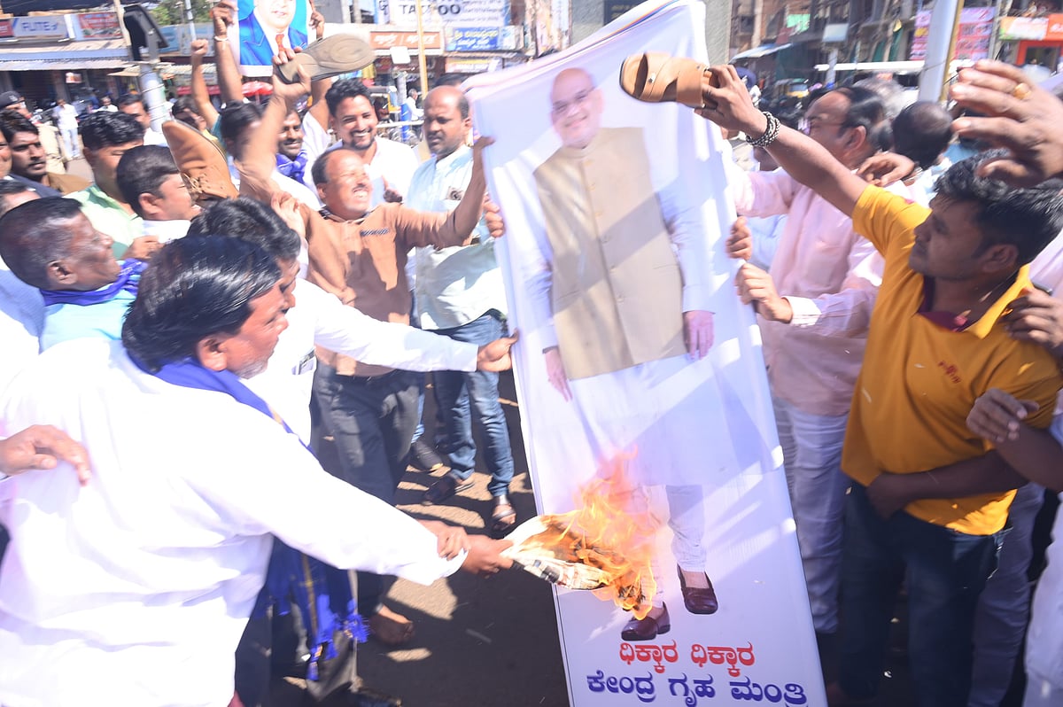 ಅಂಬೇಡ್ಕರ್ ಕುರಿತ ಹೇಳಿಕೆ: ಬೀದರ್‌ನಲ್ಲಿ ಬೃಹತ್ ಪ್ರತಿಭಟನೆ, ಶಾ ಪ್ರತಿಕೃತಿ ದಹನ