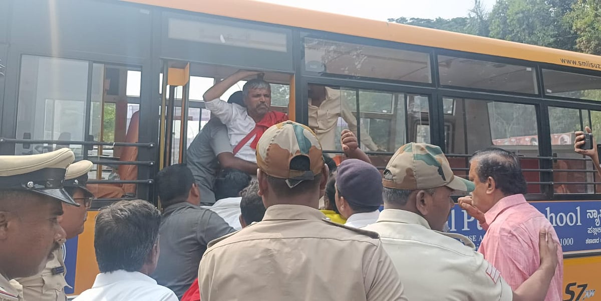 ಕಲಬುರಗಿ | ಸಿಎಂ ಕಾರಿಗೆ ಮುತ್ತಿಗೆ ಹಾಕಲು ಯತ್ನ: ಪೊಲೀಸ್ ವಶಕ್ಕೆ  ರೈತ ಮುಖಂಡರು