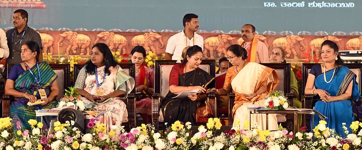 ಪುರುಷ ಹೇರಿದ ಆದರ್ಶಗಳ ಭಾರಕ್ಕೆ ನಲುಗಿದ ಹೆಣ್ಣು:  ಕವಯತ್ರಿ ಶುಭಶ್ರೀ ಪ್ರಸಾದ್‌