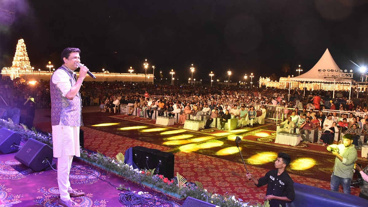 ಮೈಸೂರು ಮಾಗಿ ಉತ್ಸವ: ಅರಮನೆಗೆ ಪ್ರವಾಸಿಗರ ಲಗ್ಗೆ; ವಿಜಯ್‌ ಪ್ರಕಾಶ್‌ ಗಾಯನದ ಮೋಡಿ