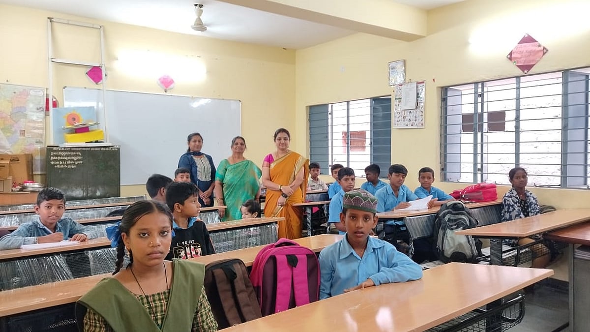 ದಾವಣಗೆರೆ: ಹರಳೆಣ್ಣೆ ಕೊಟ್ಟೂರು ಬಸವಪ್ಪ ಸ್ಮರಣಾರ್ಥ ಸರ್ಕಾರಿ ಶಾಲೆಗಳಿಗೆ ಕೊಡುಗೆ