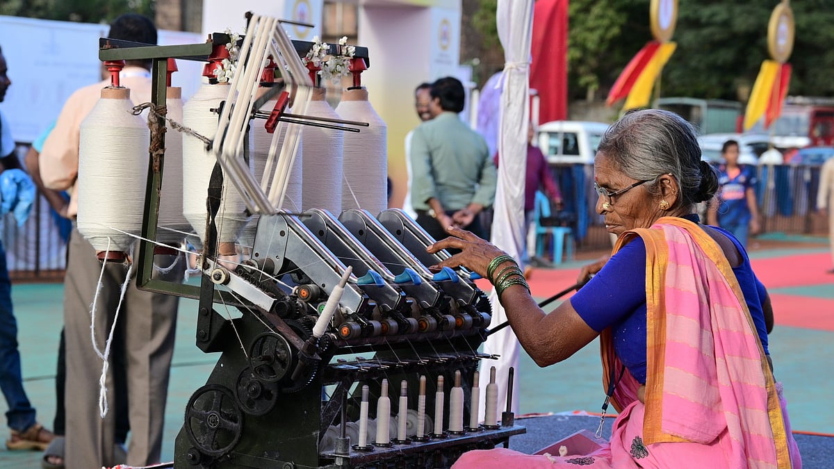 ಬೆಳಗಾವಿ: ಶತಮಾನೋತ್ಸವದಲ್ಲಿ ‘ಖಾದಿ’ ಜಾಗೃತಿ