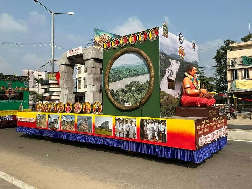 ಮಳವಳ್ಳಿ: ಸಾಹಿತ್ಯ ಸಮ್ಮೇಳನದಲ್ಲಿ ಗಮನ ಸೆಳೆದ ಸ್ತಬ್ಧಚಿತ್ರ