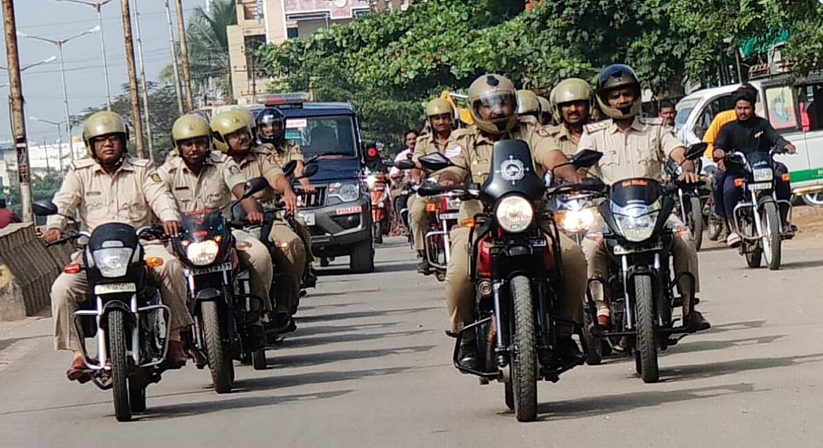 ಕಂಪ್ಲಿ: ಹೆಲ್ಮೆಟ್ ಜಾಗೃತಿ ಜಾಥಾ 