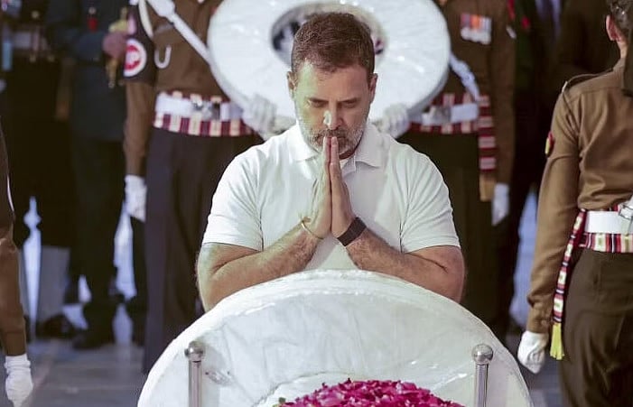 ನಿಗಮ್‌ಬೋಧ್ ಘಾಟ್‌ನಲ್ಲಿ ಸಿಂಗ್ ಅಂತ್ಯಕ್ರಿಯೆ:BJPಯಿಂದ ತೀವ್ರ ಅವಮಾನ ಎಂದ ರಾಹುಲ್