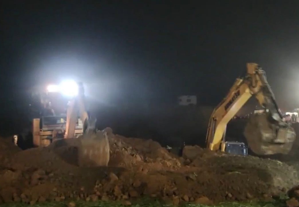 140 ಅಡಿ ಆಳದ ಕೊಳವೆ ಬಾವಿಗೆ ಬಿದ್ದ 10 ವರ್ಷದ ಬಾಲಕ;ರಕ್ಷಣಾ ಕಾರ್ಯಾಚರಣೆ ಚುರುಕು