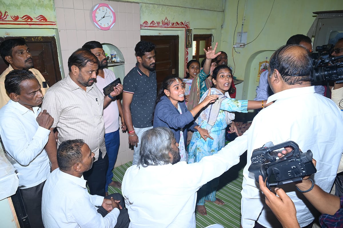 ಸಚಿನ್ ಆತ್ಮಹತ್ಯೆ: ಸಚಿವ ಈಶ್ವರ ಖಂಡ್ರೆ ₹10 ಲಕ್ಷ ಪರಿಹಾರ ಘೋಷಣೆ; ತನಿಖೆಯ ಭರವಸೆ