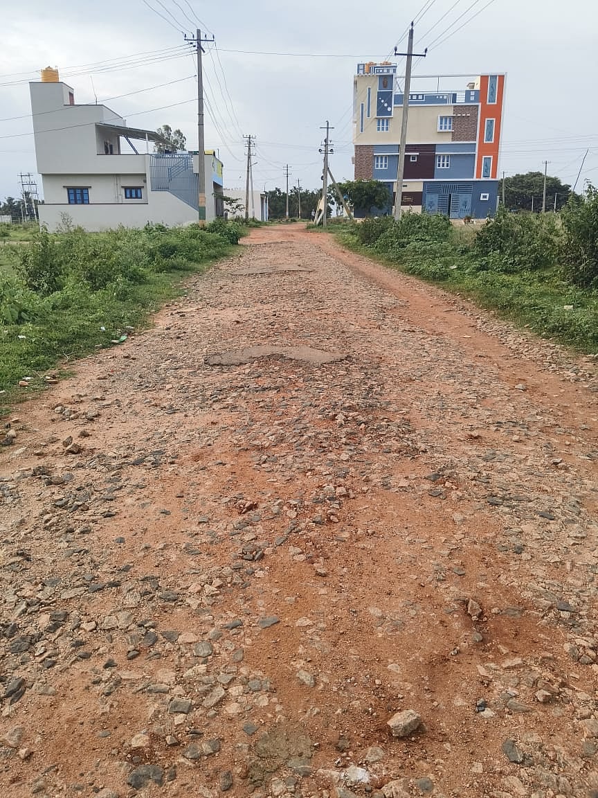 ಹದಗೆಟ್ಟ ರಸ್ತೆ: ಬೆತ್ತನಗೆರೆ–ವಾಜರಹಳ್ಳಿ ಮಾರ್ಗದಲ್ಲಿ ಹರಸಾಹಸದ ಸಂಚಾರ