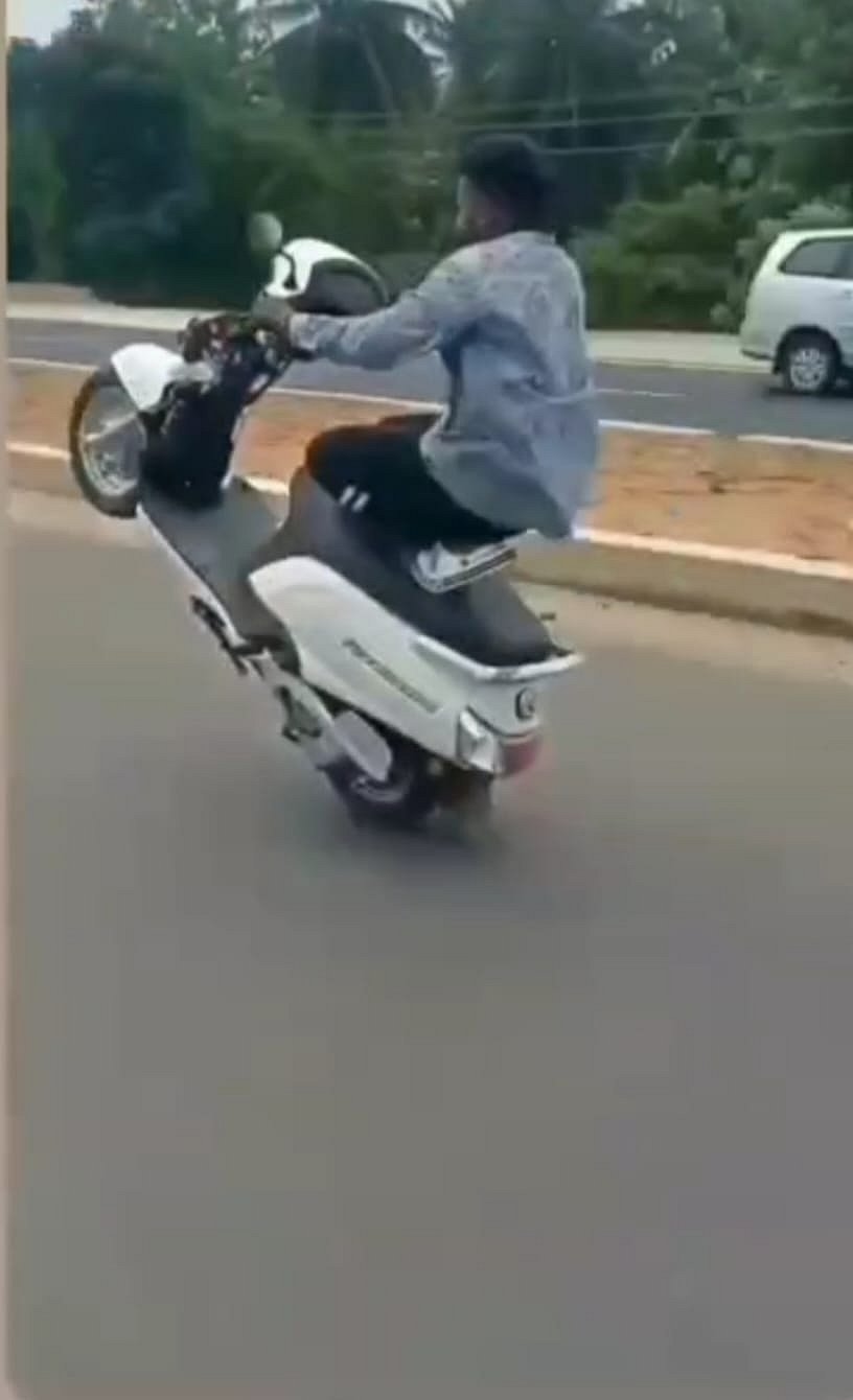 ಸೋಮವಾರಪೇಟೆ: ಬೈಕ್‌ನಲ್ಲಿ ವ್ಹೀಲಿ ಮಾಡಿದ ಯುವಕನಿಗೆ ₹ 18,500 ದಂಡ