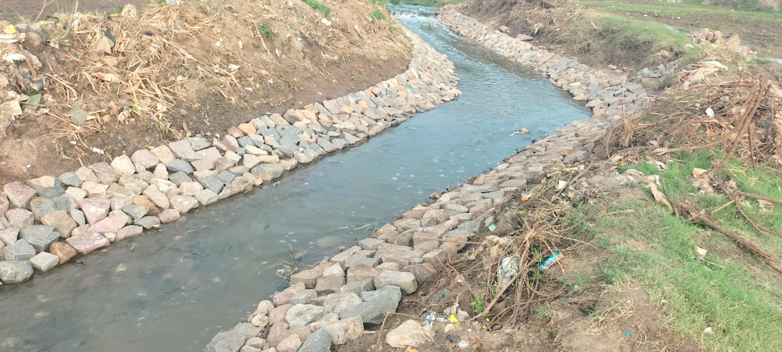 ದೇವದುರ್ಗ ತಾಲ್ಲೂಕಿನ ಜಾಲಹಳ್ಖಿಯಲ್ಲಿ ಮಹಾತ್ಮ ಗಾಂಧಿ ರಾಷ್ಟೀಯ ಗ್ರಾಮೀಣ ಉದ್ಯೋಗ ಖಾತರಿ ಯೋಜನೆಯಡಿ ನಿರ್ಮಿಸಿದ ನಾಲಾ