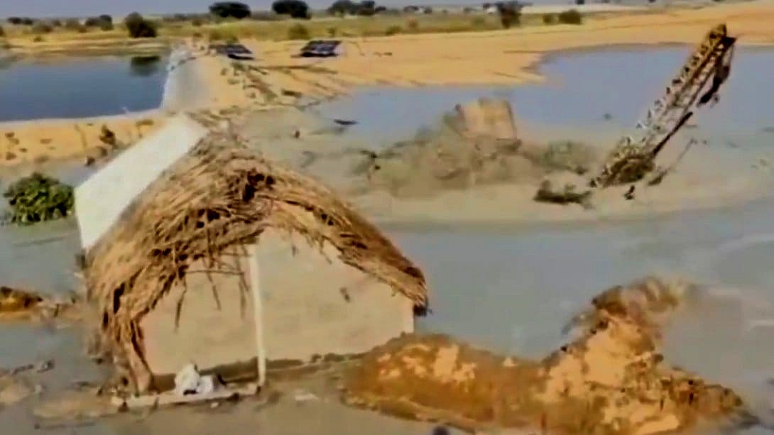 ರಾಜಸ್ಥಾನ | ಮರುಭೂಮಿಯಲ್ಲಿ ಉಕ್ಕಿದ ನೀರು; ಸರಸ್ವತಿ ನದಿಯ ಉಗಮವೇ..? ನಡೆದ ಚರ್ಚೆ