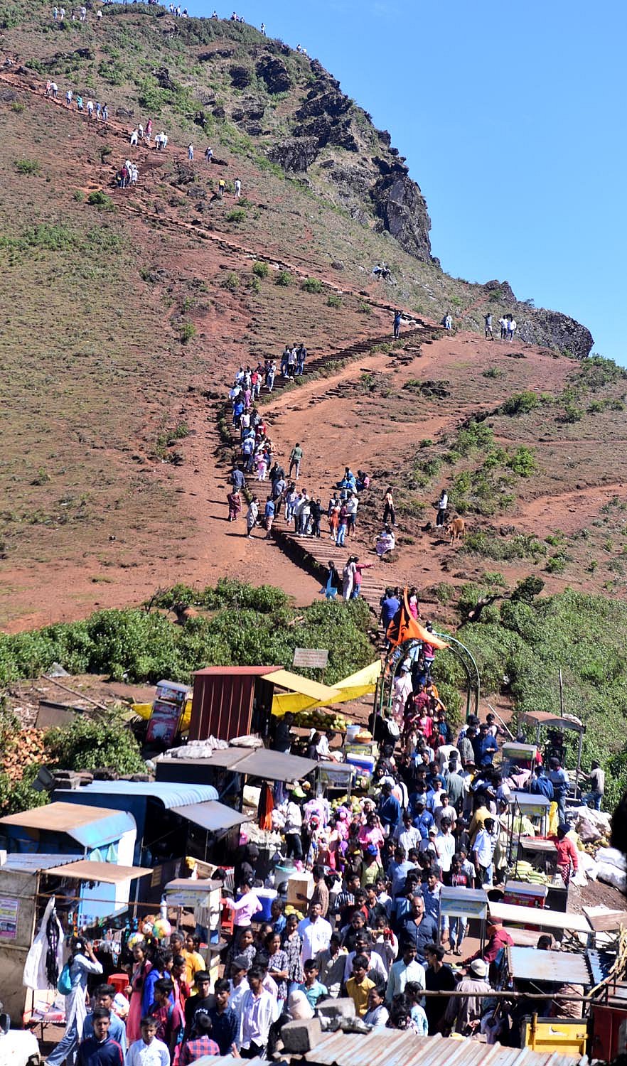 ಚಿಕ್ಕಮಗಳೂರು | ಹೊಸ ವರ್ಷ: ಎಲ್ಲೆಡೆ ಪ್ರವಾಸಿಗರ ದಂಡು