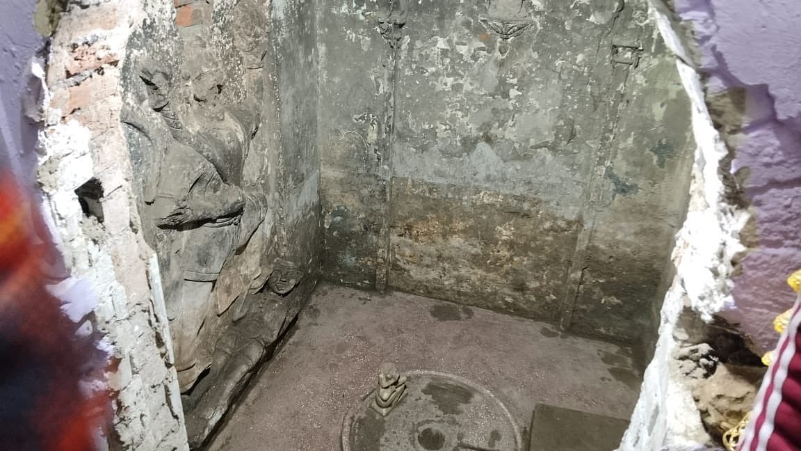 ಕೋಮು ಗಲಭೆಯಿಂದ 44 ವರ್ಷಗಳ ಹಿಂದೆ ಮುಚ್ಚಿದ್ದ ದೇಗುಲದ ಬಾಗಿಲು ತೆರೆದ ಜಿಲ್ಲಾಡಳಿತ