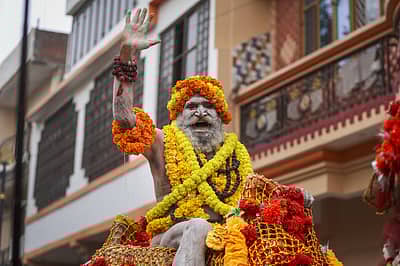 ಪ್ರಯಾಗ್‌ರಾಜ್‌ನಲ್ಲಿ ಆರಂಭವಾಗಲಿರುವ ಮಹಾಕುಂಭ ಮೇಳಕ್ಕೆ ನಾಗಾಸಾಧುಗಳು ಆಗಮಿಸುತ್ತಿದ್ದಾರೆ.