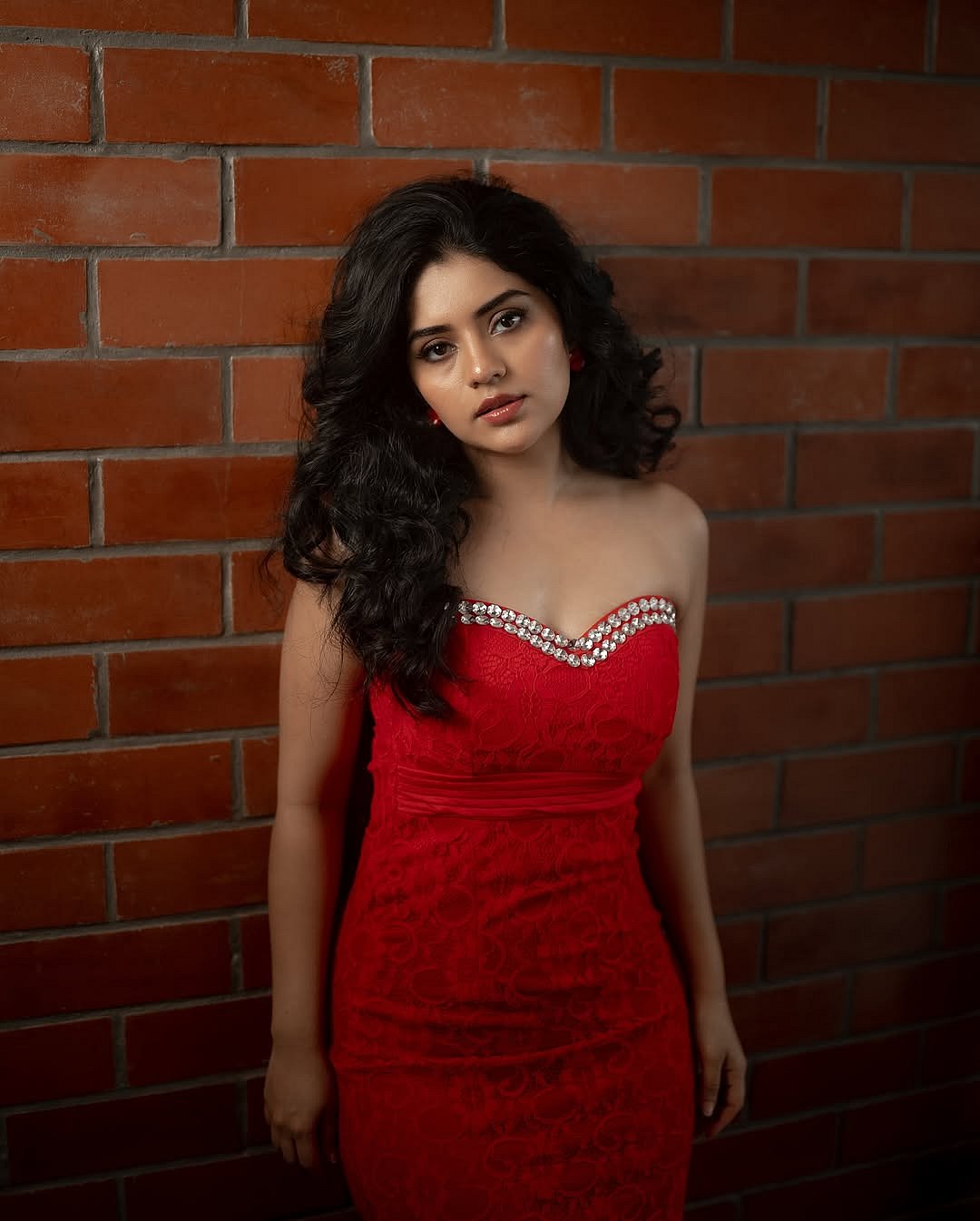 PHOTOS | ಕೆಂಪು ಗೌನ್ ತೊಟ್ಟ ಮೇಘಾ ಶೆಟ್ಟಿ ಮಾದಕ ನೋಟ