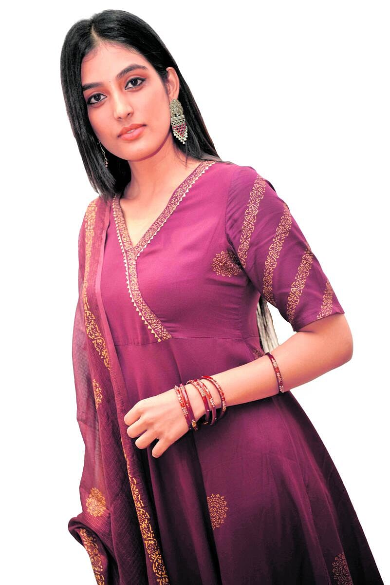 ಚಂದನವನ: ಗನ್ಸ್ ಅಂಡ್ ರೋಸಸ್, ಸ್ವೇಚ್ಛಾ ಚಿತ್ರಗಳು ತೆರೆಗೆ