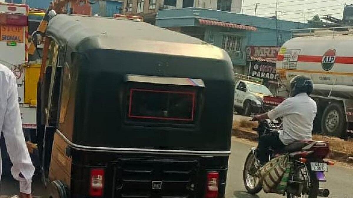 ಅಪರಿಚಿತ ಜಾಗಕ್ಕೆ ಕರೆದೊಯ್ಯುವ ಯತ್ನ; ಚಲಿಸುವ ಆಟೊದಿಂದ ಜಿಗಿದು ಪಾರಾದ ಮಹಿಳೆ