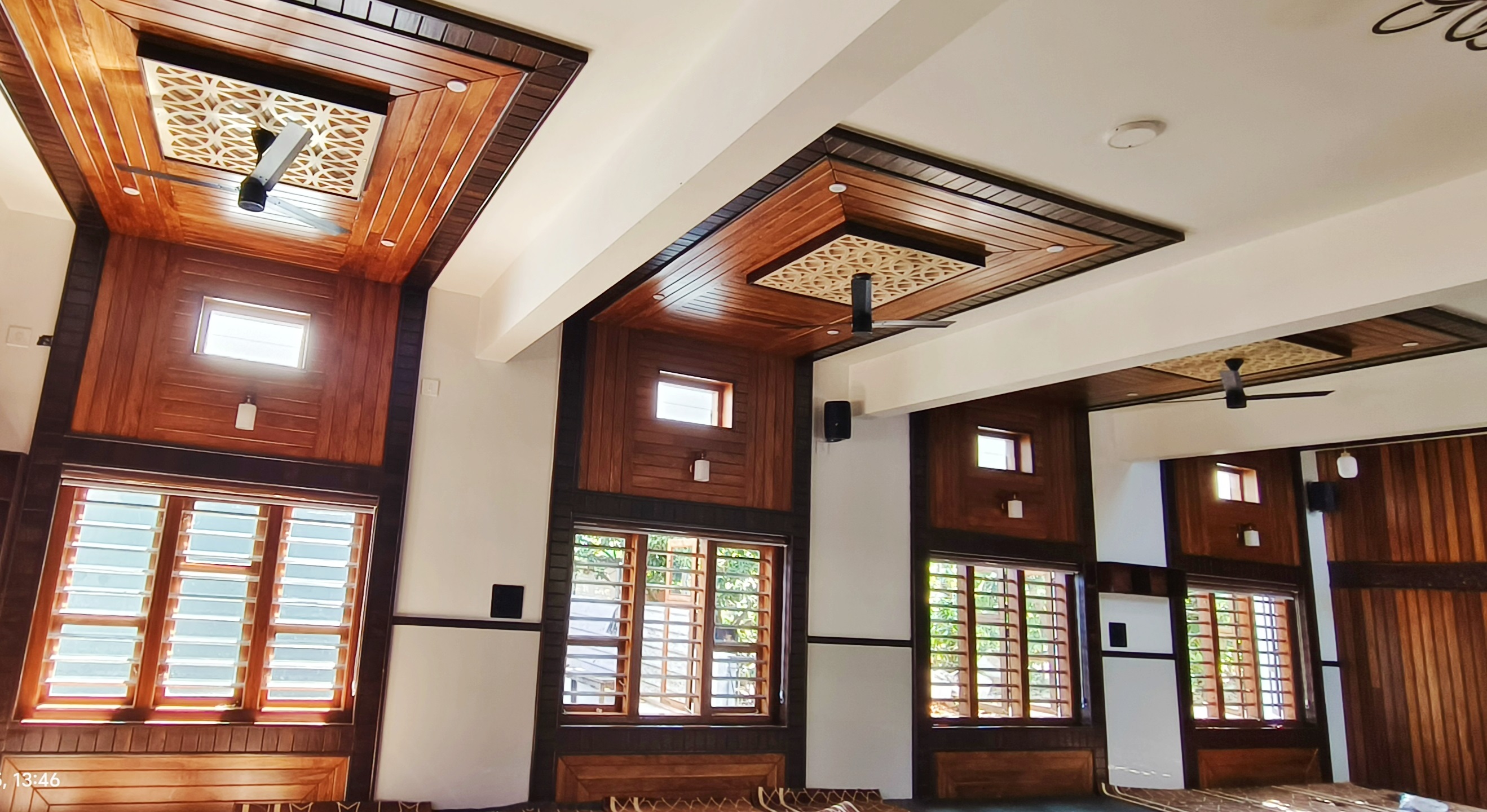 ಮಸೀದಿಯ ಒಳಾಂಗಣ ವಿನ್ಯಾಸ