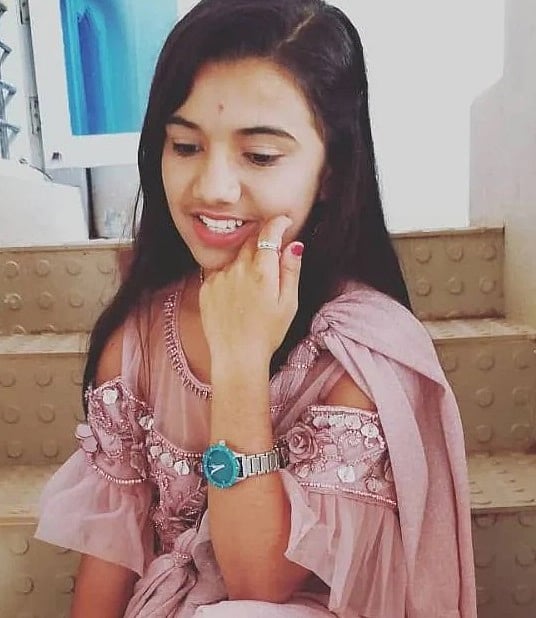 ಬೆಂಗಳೂರು: ಮರದ ಕಂಬ ಬಿದ್ದು ವಿದ್ಯಾರ್ಥಿನಿ ಸಾವು 