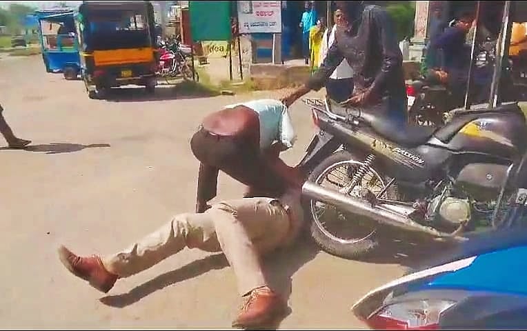 ನಾಗಮಂಗಲ: ಪೊಲೀಸ್ ಮತ್ತು ಆರೋಪಿ ನಡುವೆ ಬೀದಿಜಗಳ