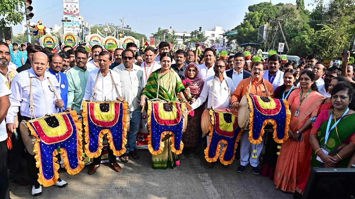 ರಾಜ್ಯ ಯುವಜನೋತ್ಸವ: ಡೊಳ್ಳು ಬಾರಿಸಿ ಚಾಲನೆ ನೀಡಿದ ಸಂಸದೆ ಪ್ರಭಾ ಮಲ್ಲಿಕಾರ್ಜುನ್