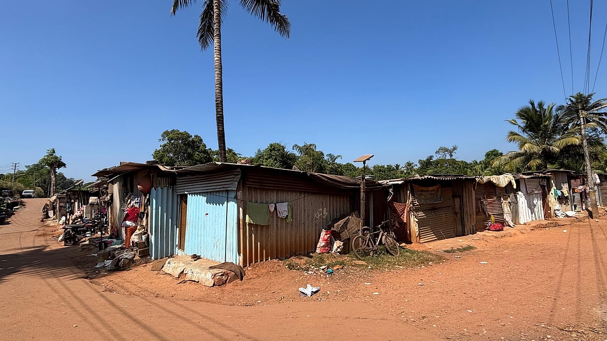 ಉಡುಪಿ: ಕನಿಷ್ಠ ಮೂಲ ಸೌಲಭ್ಯಗಳಲ್ಲೇ ಬದುಕುವ ವಲಸೆ ಕಾರ್ಮಿಕರು