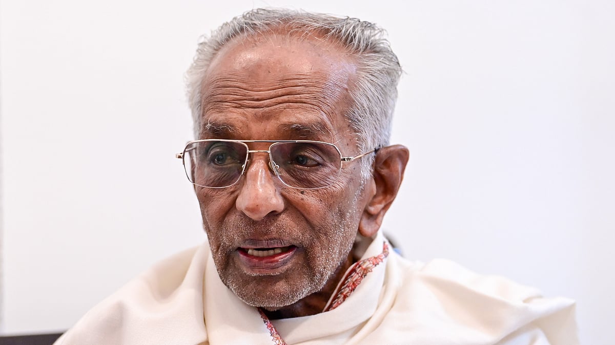 ಸಾಹಿತ್ಯ ಸಮ್ಮೇಳನ: ಗೊ.ರು.ಚ ಅವರಿಂದ ಮಂಡ್ಯ ಜಿಲ್ಲಾಧಿಕಾರಿಗೆ ಅಭಿನಂದನಾ ಪತ್ರ