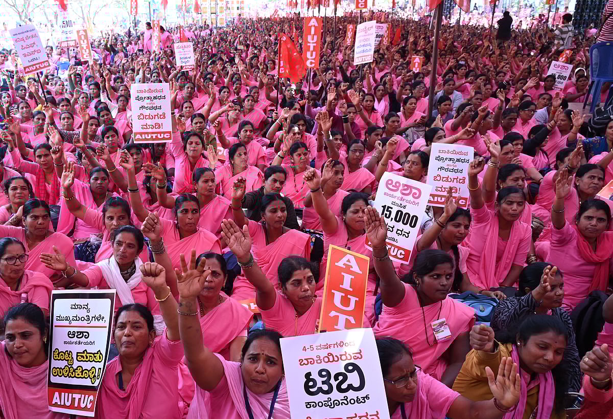 ಅನಿರ್ದಿಷ್ಟಾವಧಿ ಮುಷ್ಕರ ಆರಂಭಿಸಿದ ಆಶಾ ಕಾರ್ಯಕರ್ತೆಯರು