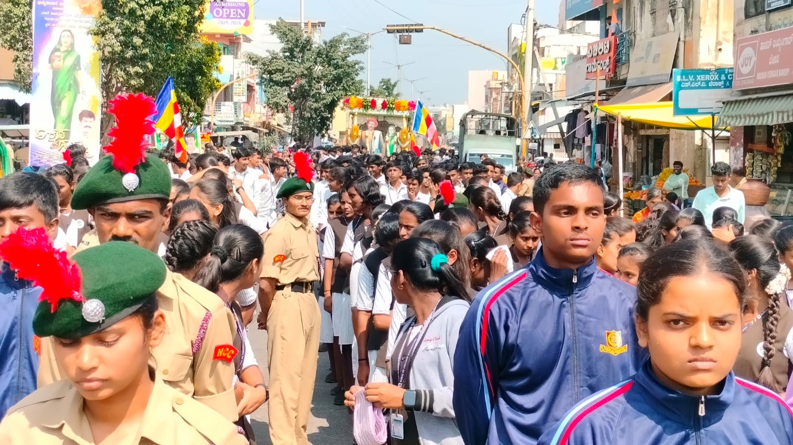  ಫುಲೆ ದಂಪತಿ ಪುತ್ಥಳಿ ಮೆರವಣಿಗೆ ನಡೆಯಿತು