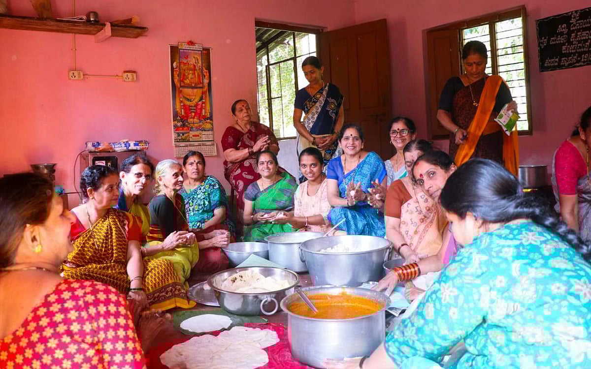 ಕೋಟೆಮನೆಯಲ್ಲಿ ‘ಧನುರ್ಮಡ್ಡಿ’ : ರೊಟ್ಟಿ ಊಟದ ಆಚರಣೆ