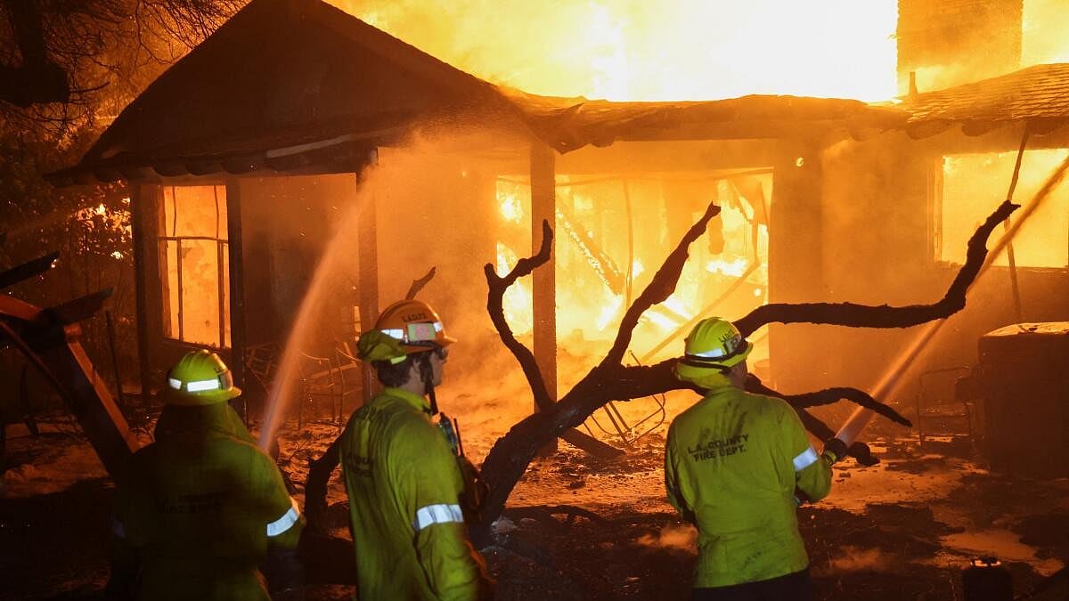 ಲಾಸ್‌ ಏಂಜಲೀಸ್ | ಭೀಕರ ಕಾಡ್ಗಿಚ್ಚು: 30 ಸಾವಿರ ಜನರ ಸ್ಥಳಾಂತರ; ಮನೆ, ವಾಹನ ಭಸ್ಮ