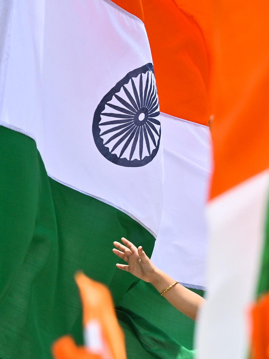 ಭಾರತ-ಚೀನಾ ಗಡಿಯಲ್ಲಿ 73 ಅಡಿ ಎತ್ತರದ ಧ್ವಜಸ್ತಂಭದಲ್ಲಿ ತ್ರಿವರ್ಣ ಧ್ವಜ ಹಾರಾಟ