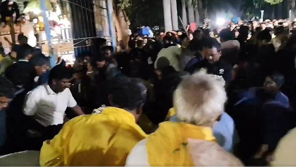 ತಿರುಪತಿ ದೇವಸ್ಥಾನದಲ್ಲಿ ಕಾಲ್ತುಳಿತ: ಆರು ಮಂದಿ ಭಕ್ತರು ಸಾವು