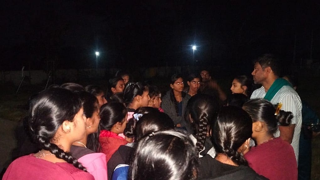 ಮೊರಾರ್ಜಿ ವಸತಿ ಶಾಲೆ ಹಾಸ್ಟೆಲ್ ವಾರ್ಡನ್‌ಗೆ MLA ದರ್ಶನ್ ಪುಟ್ಟಣ್ಣಯ್ಯ ತರಾಟೆ