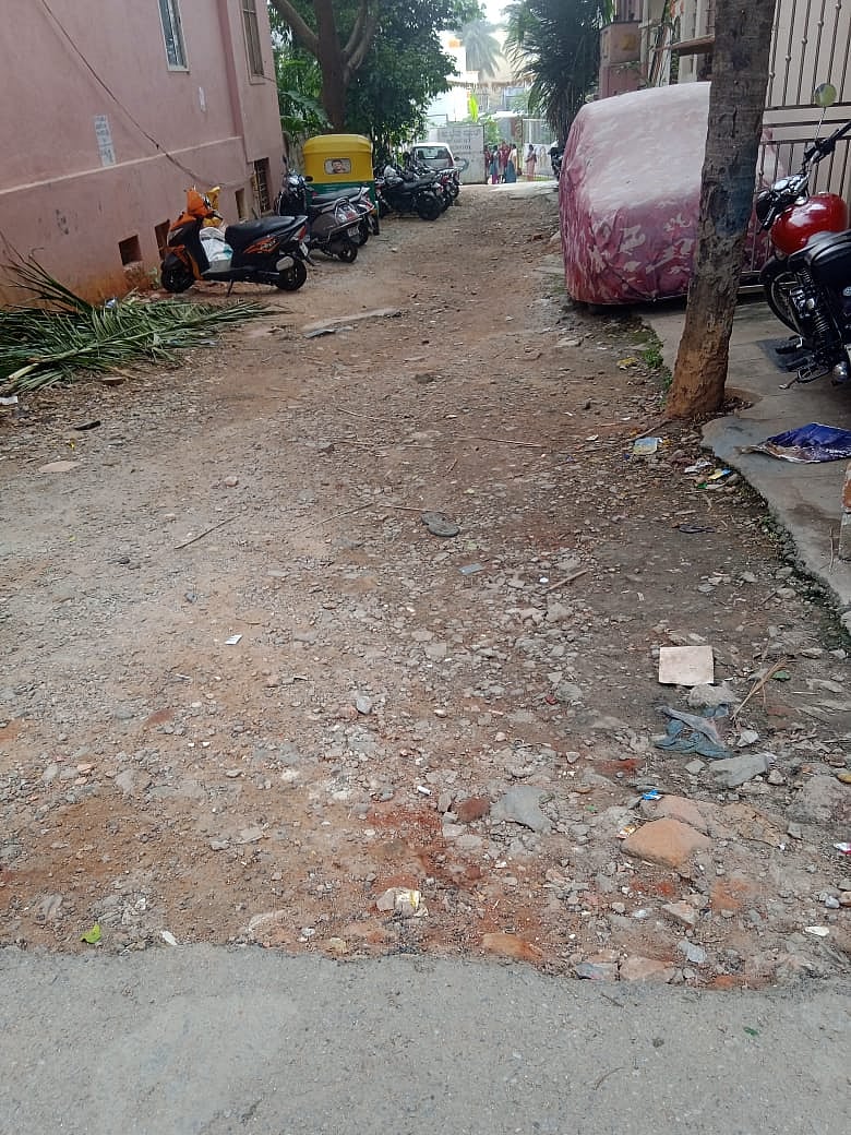 ರಾಜರಾಜೇಶ್ವರಿನಗರ: ಡಾಂಬರ್ ಕಾಣದ ರಸ್ತೆ, ಚರಂಡಿ ವ್ಯವಸ್ಥೆ ಅಧ್ವಾನ