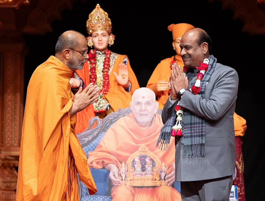 ಲಂಡನ್‌ನ ಸ್ವಾಮಿನಾರಾಯಣ ದೇವಸ್ಥಾನಕ್ಕೆ ಲೋಕಸಭಾ ಸ್ಪೀಕರ್ ಓಂ ಬಿರ್ಲಾ ಭೇಟಿ