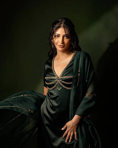 ತೆಲುಗು ನಟ ‍ಪ್ರಭಾಸ್‌ ಅಭಿನಯದ 'ಸಲಾರ್‌–1' ಚಿತ್ರದಲ್ಲಿ ಶ್ರುತಿ ಹಾಸನ್ ಕಾಣಿಸಿಕೊಂಡಿದ್ದರು.
