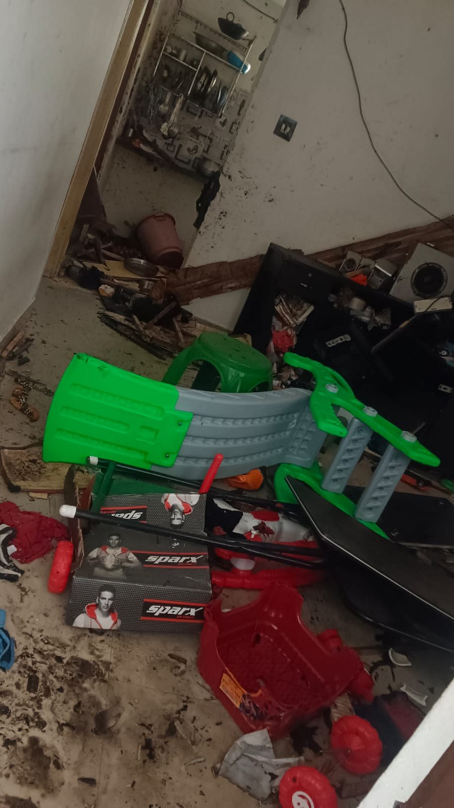 ಅನಿಲ ಸೋರಿಕೆಯಾಗಿ ಸ್ಪೋಟ: ಐವರಿಗೆ ಗಾಯ, ಇಬ್ಬರ ಸ್ಥಿತಿ ಗಂಭೀರ