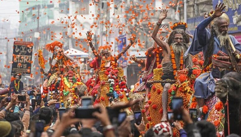 Mahakumbh 2025 | ಮಹಾಕುಂಭ ಮೇಳ ಆರಂಭ: ಸಾಧು–ಸಂತರು ಸೇರಿ ಭಕ್ತರ ಮಹಾಪೂರ