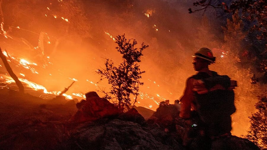 Los Angeles: ಭೀಕರ ಸ್ಥಿತಿ; 80 ಕಿ.ಮೀ ವೇಗದಲ್ಲಿ ಗಾಳಿ, ಕಾಳ್ಗಿಚ್ಚು,Red Alert