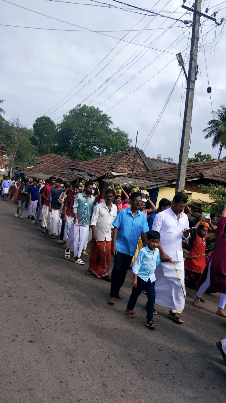 ಮಕರ ಸಂಕ್ರಾಂತಿ(ಪೊಂಗಲ್) ಹಬ್ಬದ ಅಂಗವಾಗಿ ಸುಂಟಿಕೊಪ್ಪದ ಪೊಂಗಲ್ ಸಮಿತಿಯಿಂದ ಮೆರವಣಿಗೆ ನಡೆಯಿತು