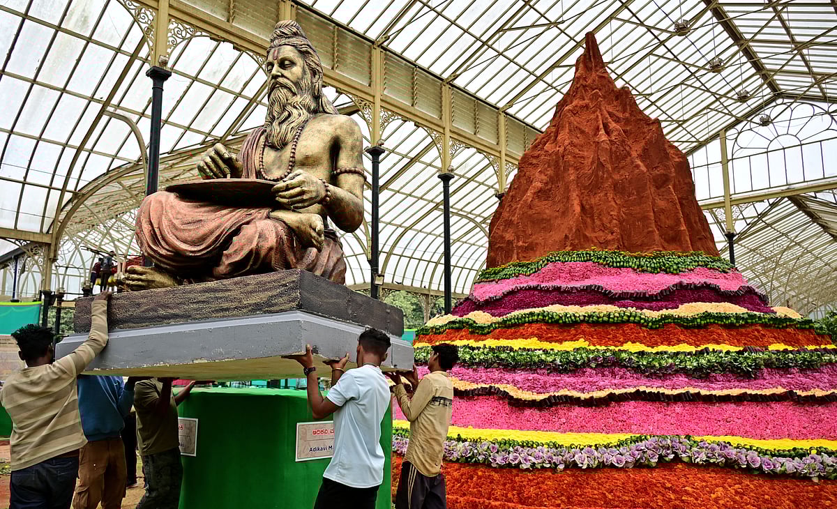 ಲಾಲ್‌ಬಾಗ್‌ನಲ್ಲಿ ಫಲಪುಷ್ಪ ಪ್ರದರ್ಶನ: ಪುಷ್ಪಗಳಲ್ಲಿ ವಾಲ್ಮೀಕಿ ಚರಿತ್ರೆ ಅನಾವರಣ