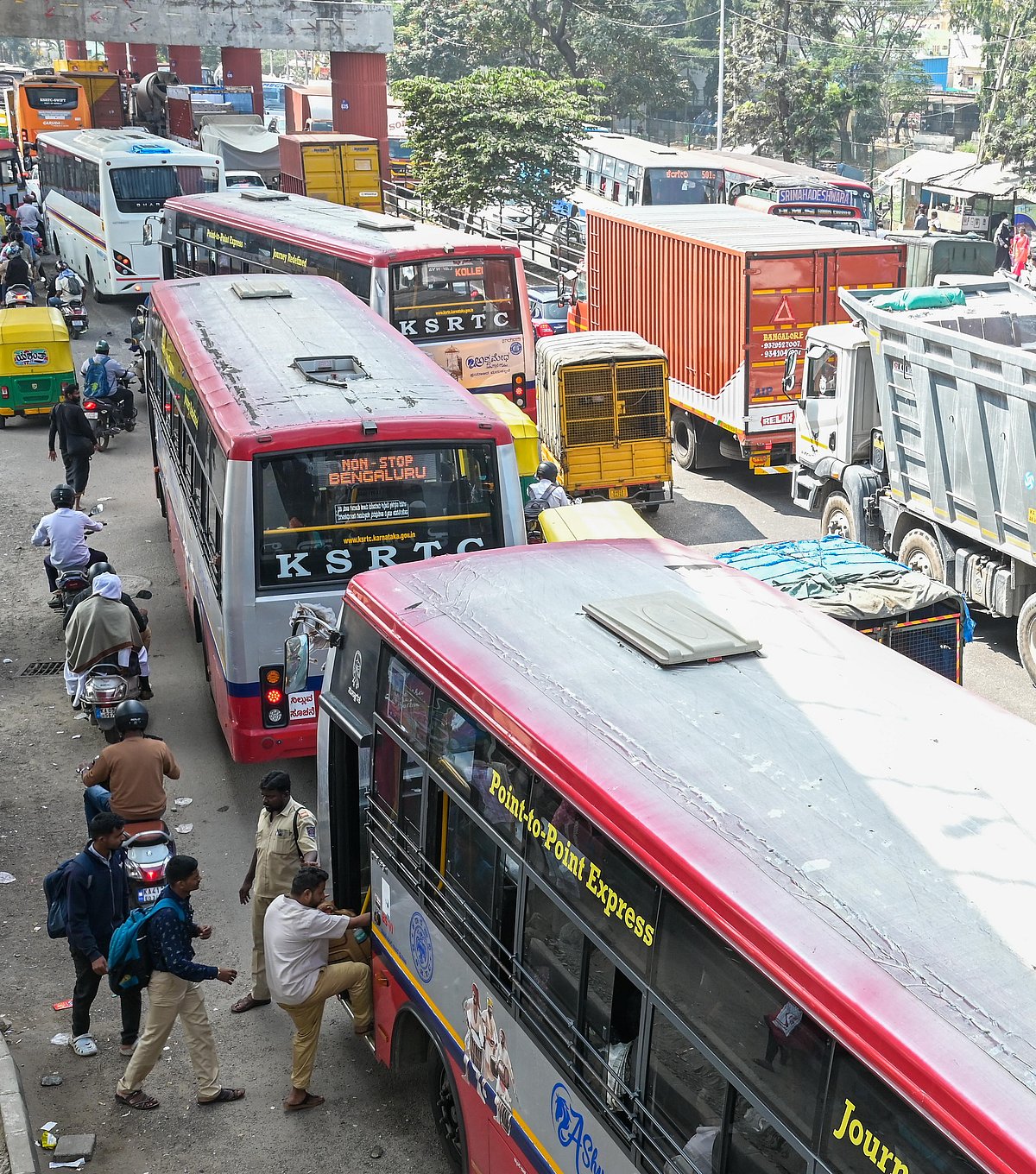 ಕೆಂಗೇರಿ | ಲಿಫ್ಟ್ ಇಲ್ಲದ ಸ್ಕೈವಾಕ್‌: ಗಂಟು ನೋವಿನವರಿಗೆ ಕಗ್ಗಂಟು
