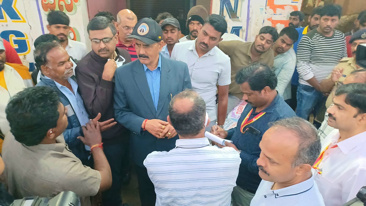 ಬಳ್ಳಾರಿ ಎಪಿಎಂಸಿಗೆ ಉಪಲೋಕಾಯುಕ್ತ ಬಿ.ವೀರಪ್ಪ ದಿಢೀರ್ ಭೇಟಿ:ಅಧಿಕಾರಿಗಳಿಗೆ ತರಾಟೆ