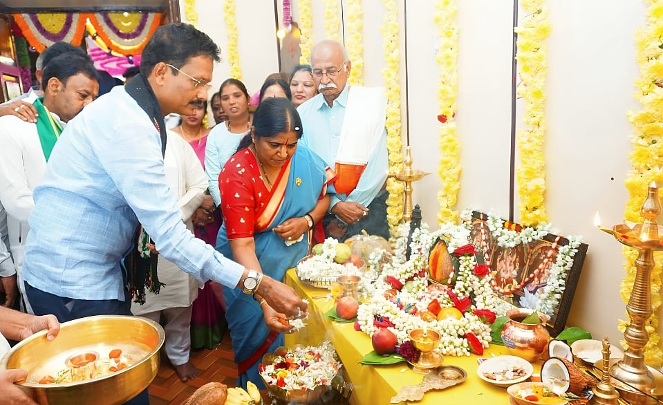 ಬಳ್ಳಾರಿ | ಸಂಸದರ ಕಚೇರಿ ಕಾರ್ಯಾರಂಭ; ಸಂಸದ ತುಕಾರಾಂ, ಶಾಸಕಿ ಅನ್ನಪೂರ್ಣ ಭಾಗಿ