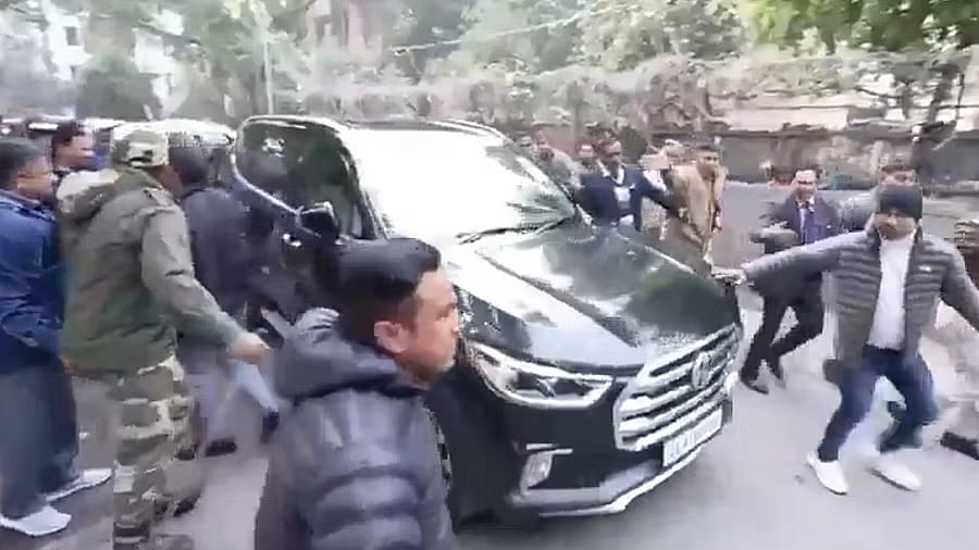 ಬಿಜೆಪಿ ಅಭ್ಯರ್ಥಿ ಪರ್ವೇಶ್ ವರ್ಮಾ ಬೆಂಬಲಿಗರಿಂದ ಕೇಜ್ರಿವಾಲ್ ಮೇಲೆ ದಾಳಿ: ಎಎಪಿ