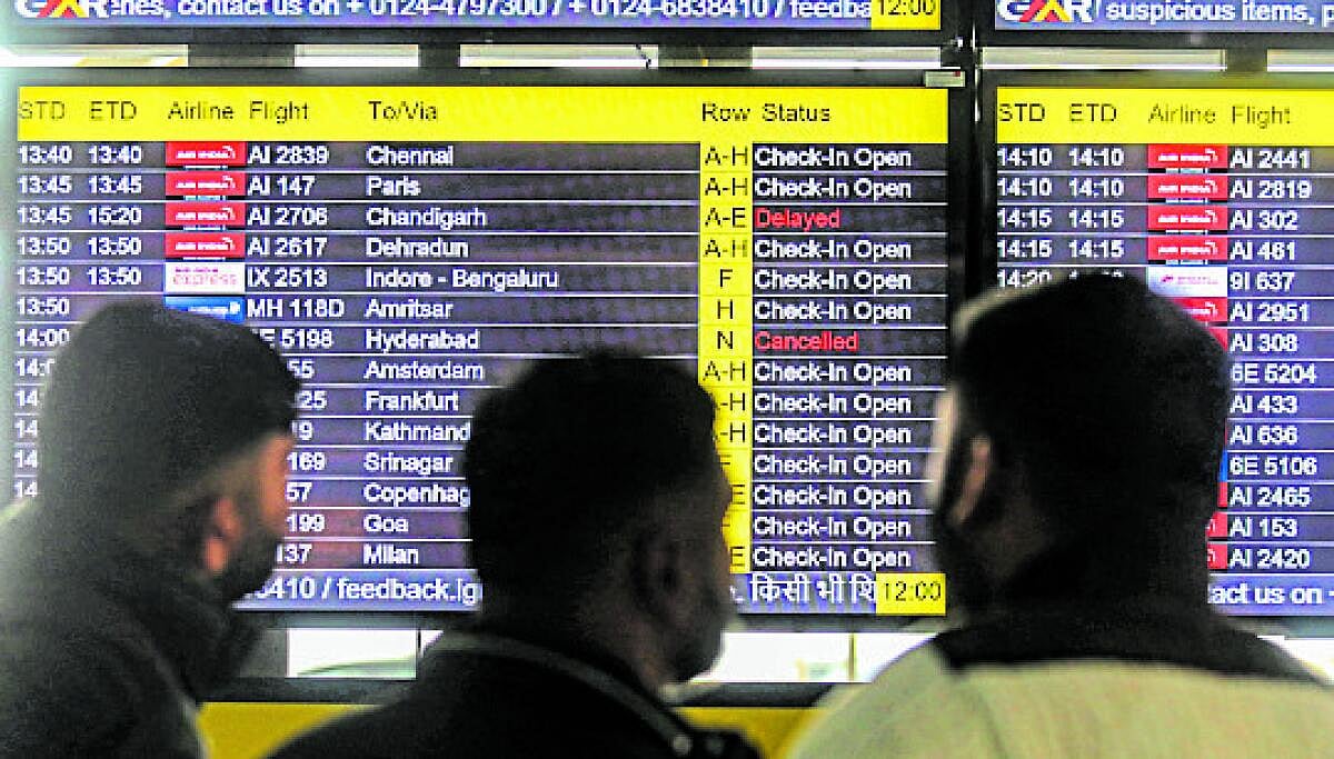 ರಾಷ್ಟ್ರ ರಾಜಧಾನಿ ದೆಹಲಿಯಲ್ಲಿ ದಟ್ಟ ಮಂಜು: ರೈಲು, ವಿಮಾನ ಸಂಚಾರದಲ್ಲಿ ವ್ಯತ್ಯಯ