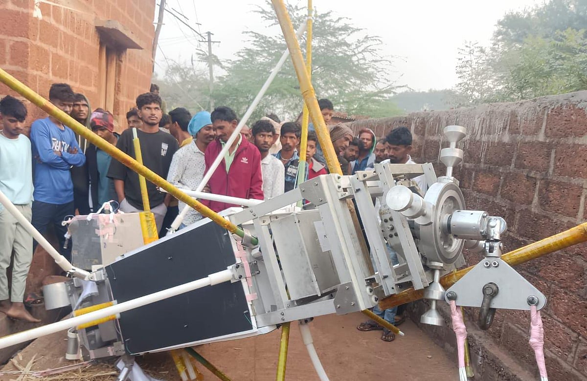 ಹುಮನಾಬಾದ್‌: ಜಲಸಂಗಿಯಲ್ಲಿ ನೆಲಕ್ಕೆ ಬಿದ್ದ ಟಿಐಎಫ್‌ಆರ್‌ ಸಂಸ್ಥೆಯ ಏರ್‌ ಬಲೂನ್‌ 